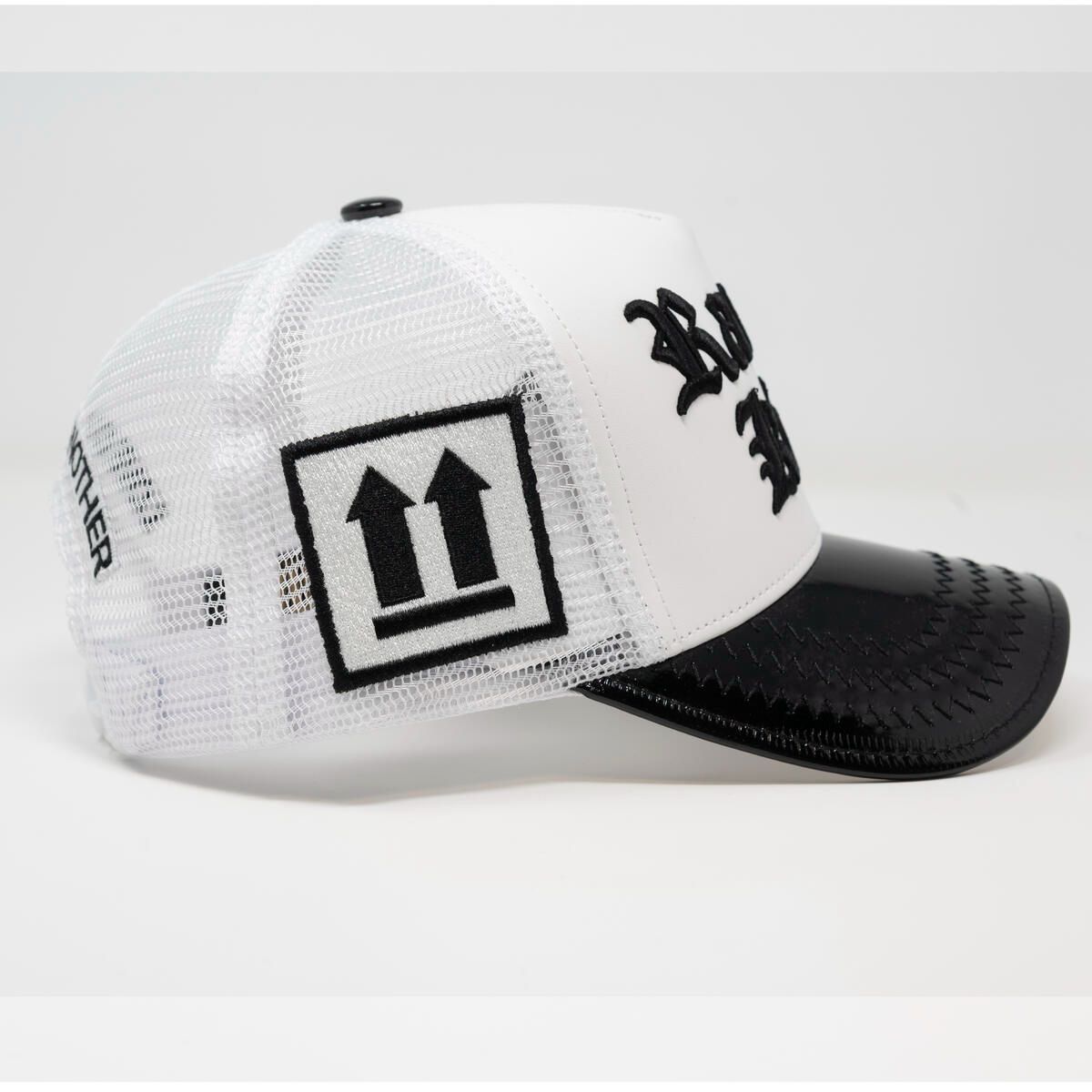Gold Star Style Racism Kills White & Black Trucker Hatt