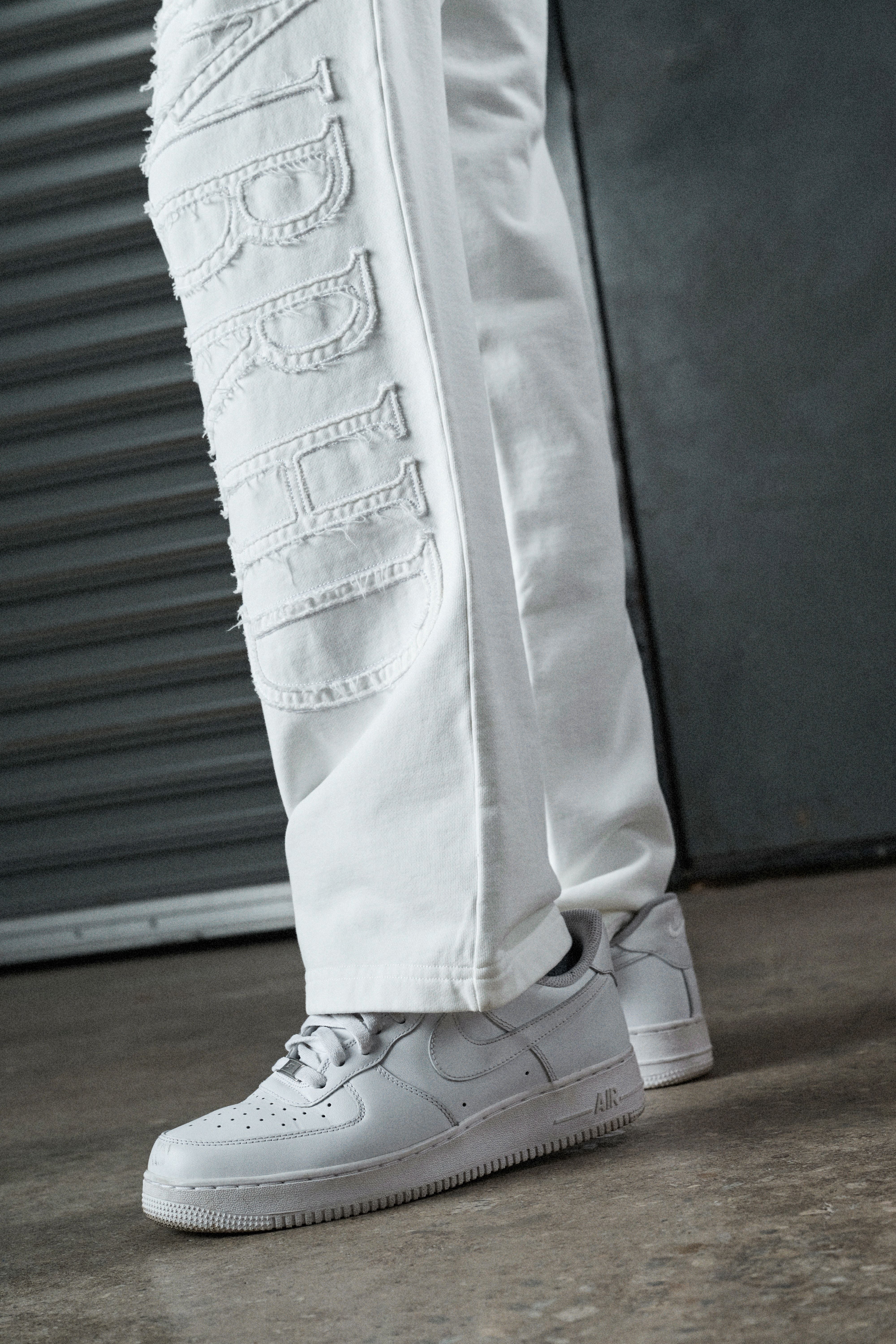 6Th Nbrhd Member Men's Sweatpants - White