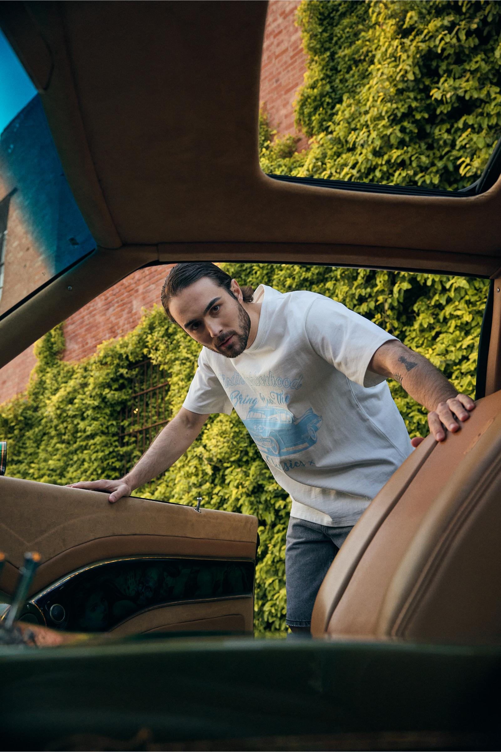 6Th Nbrhd Classic Is Back Men's T-Shirt