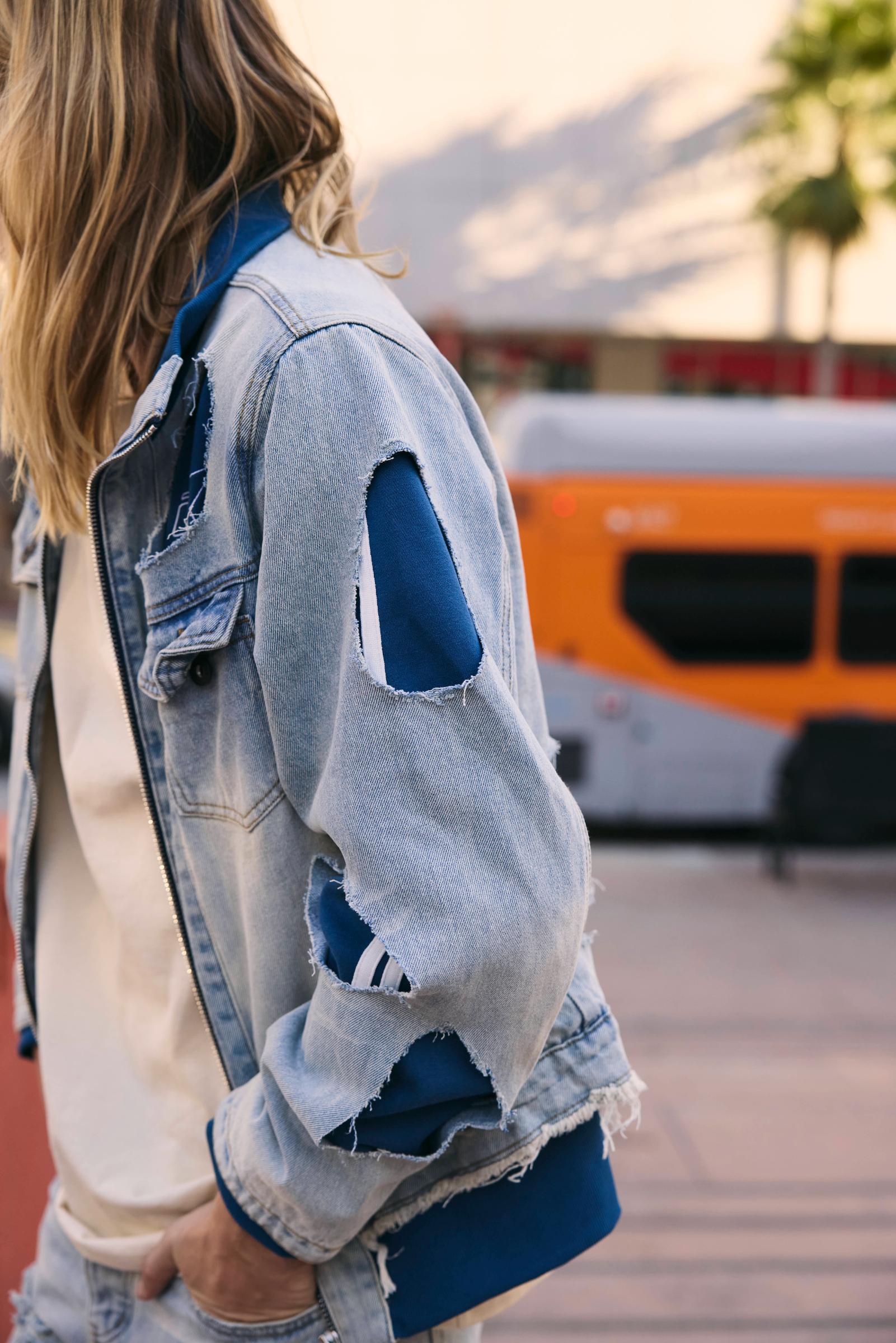 6Th Nbrhd Stripes Men's Denim Jacket - Light Wash