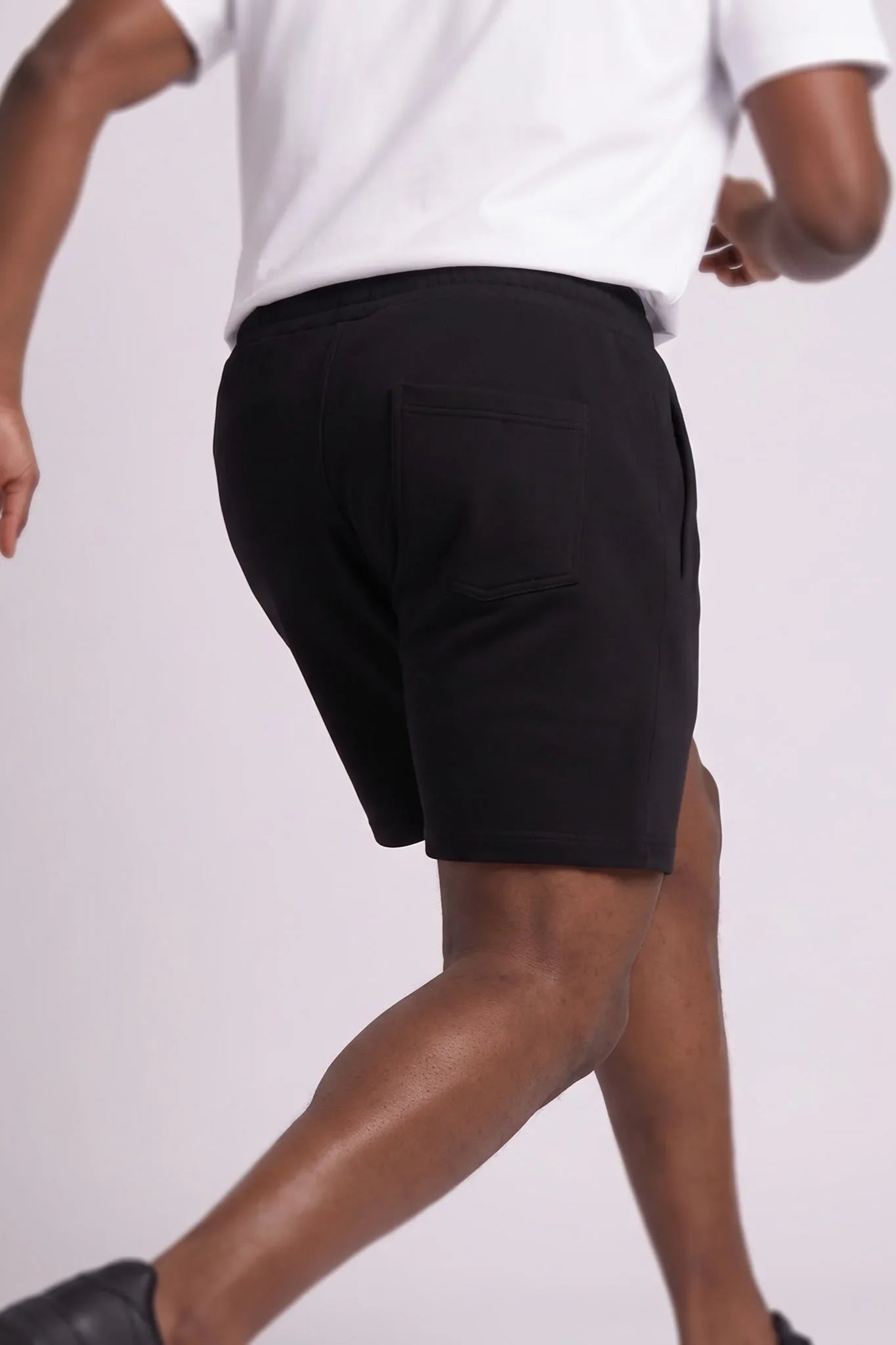 6th Nbrhd Esntl Shorts - Mid-Rise Black