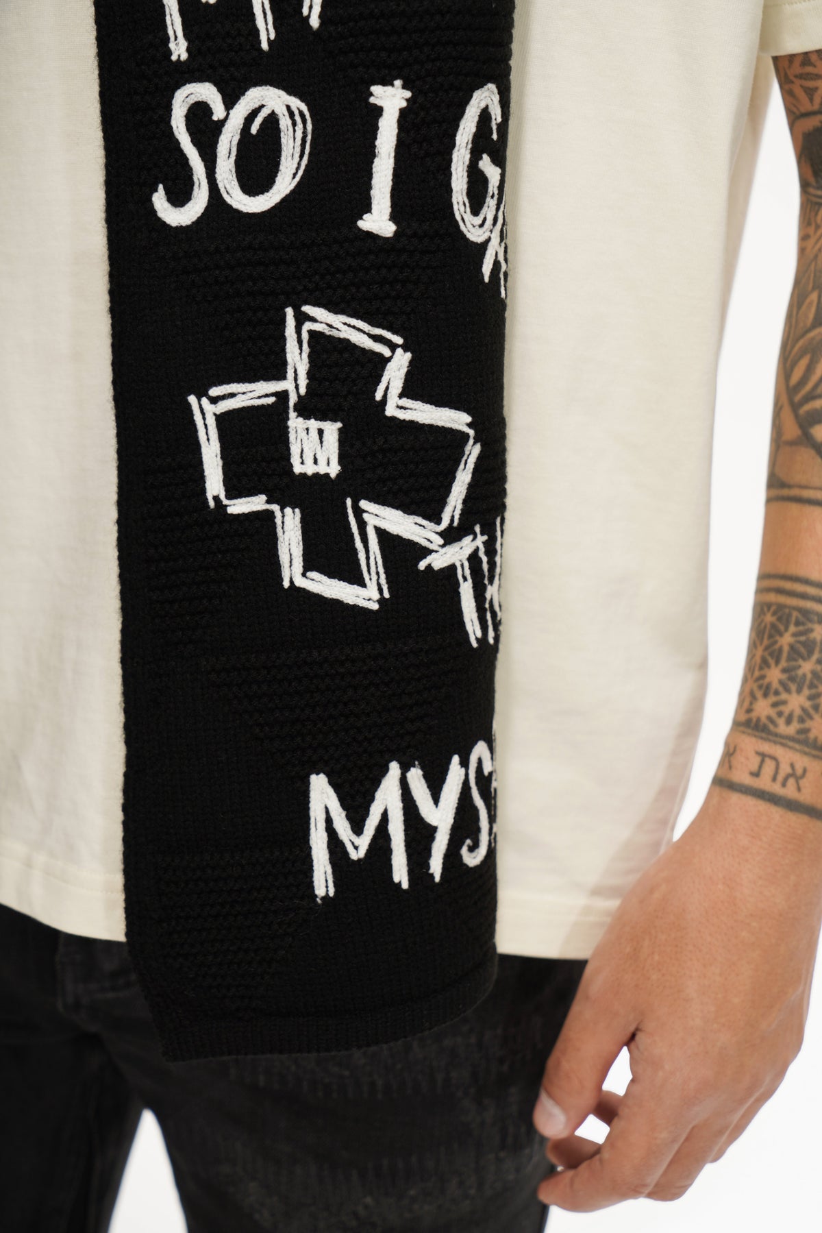 Valabasas Contrast Scarf - Graphic Black