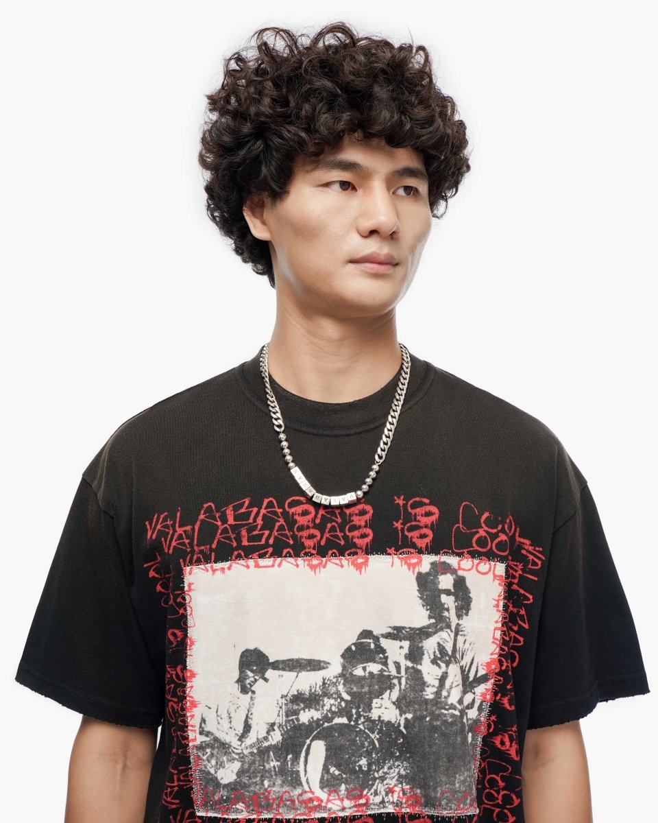 Stand Out Black Tee - Valabasas