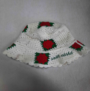 "LIVIN" CREAM WHITE  KNIT BUCKET HAT
