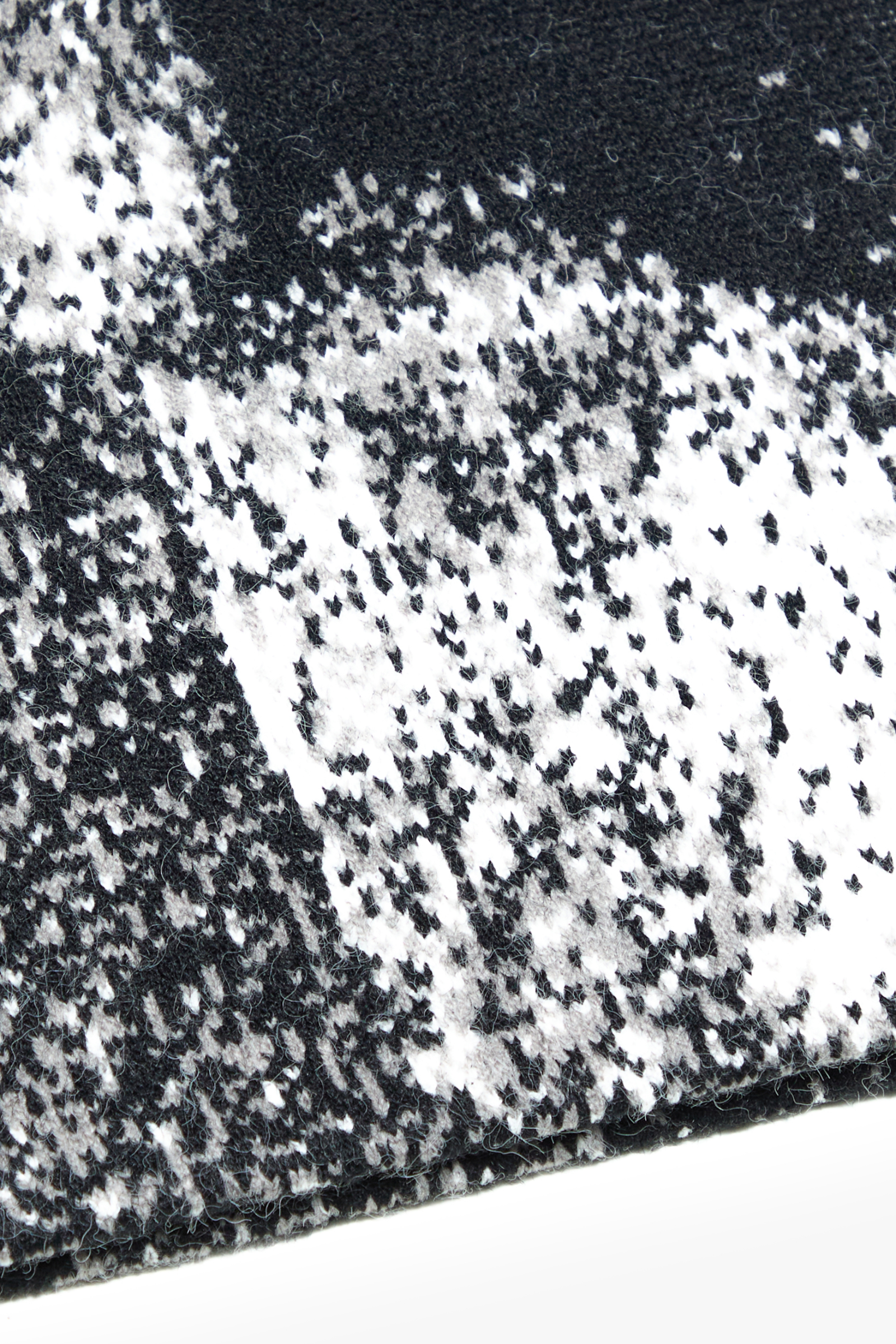 6Th Nbrhd Daily Beanie - Black