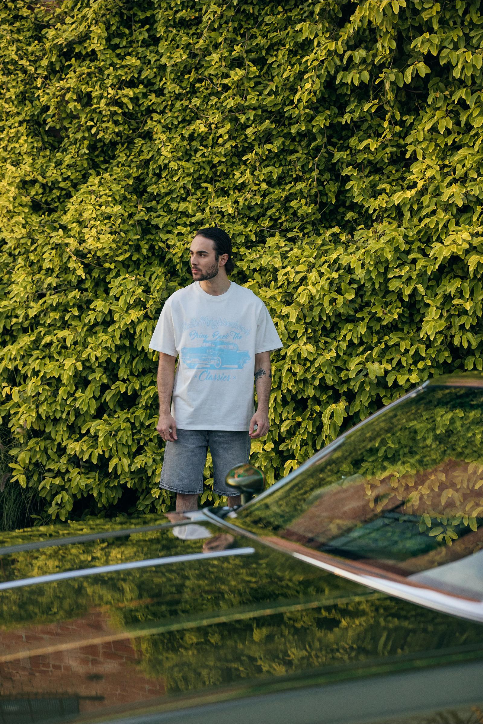 6Th Nbrhd Classic Is Back Men's T-Shirt