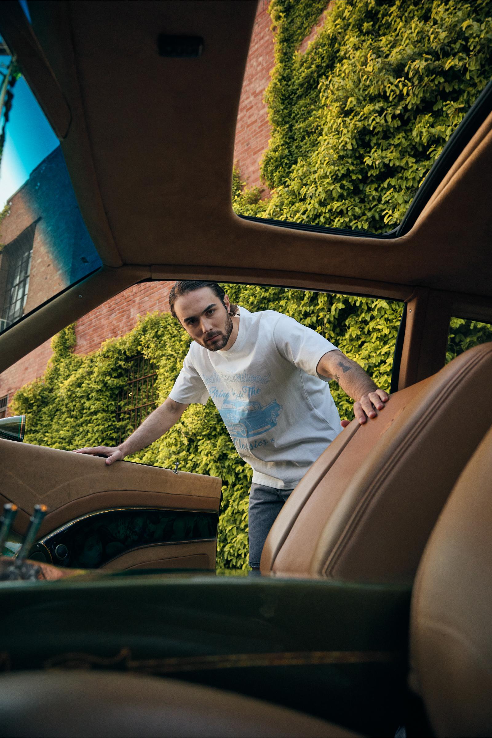 6Th Nbrhd Classic Is Back Men's T-Shirt