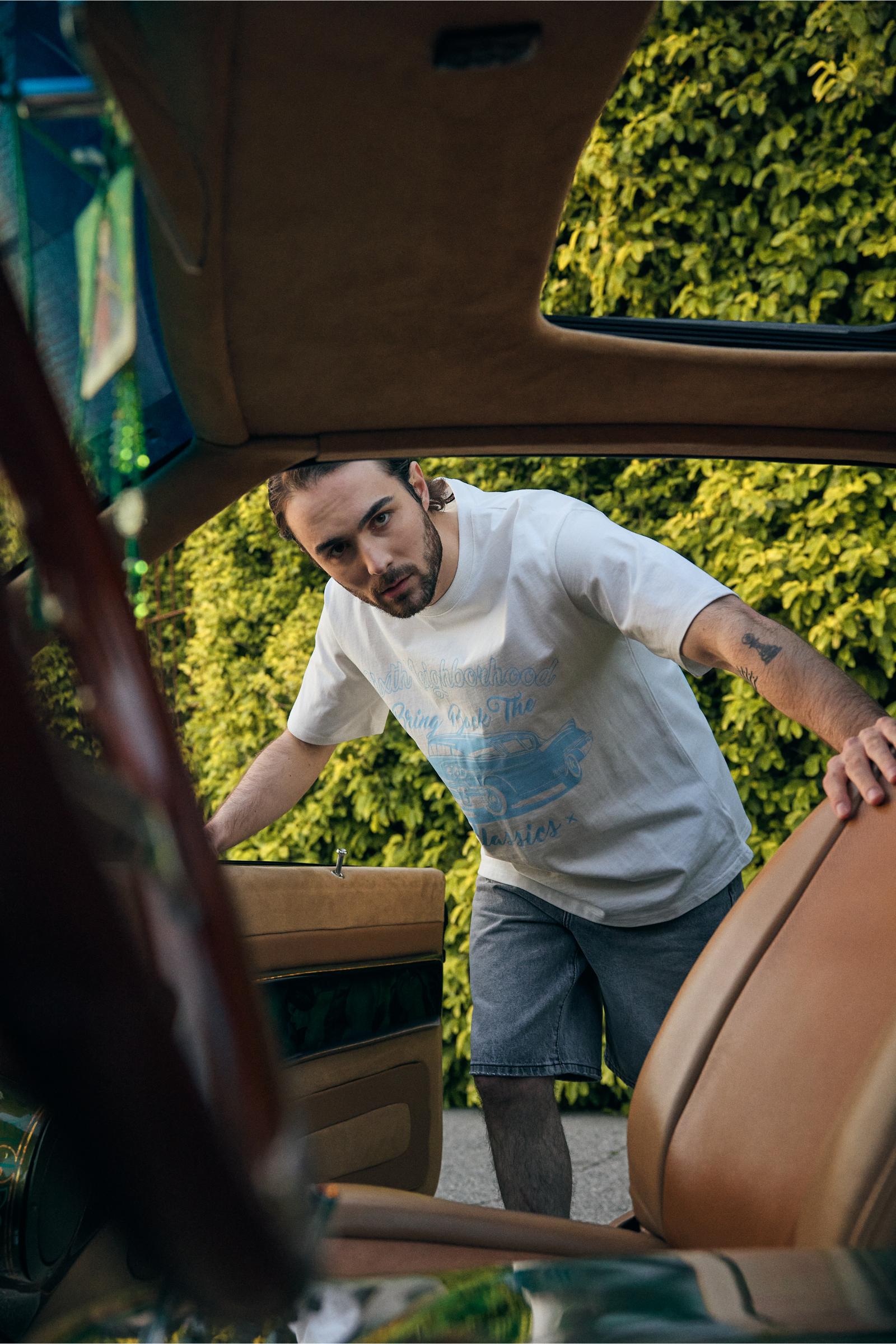 6Th Nbrhd Classic Is Back Men's T-Shirt