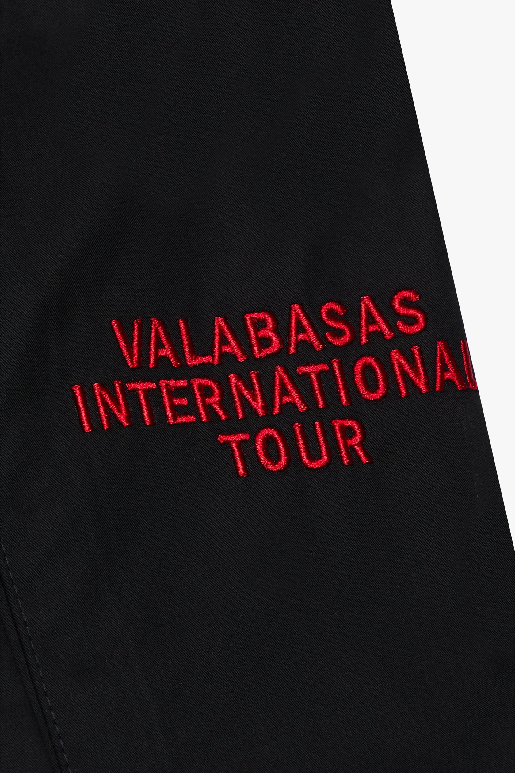 "TOUR" BLACK CROP BUTTON DOWN BLACK