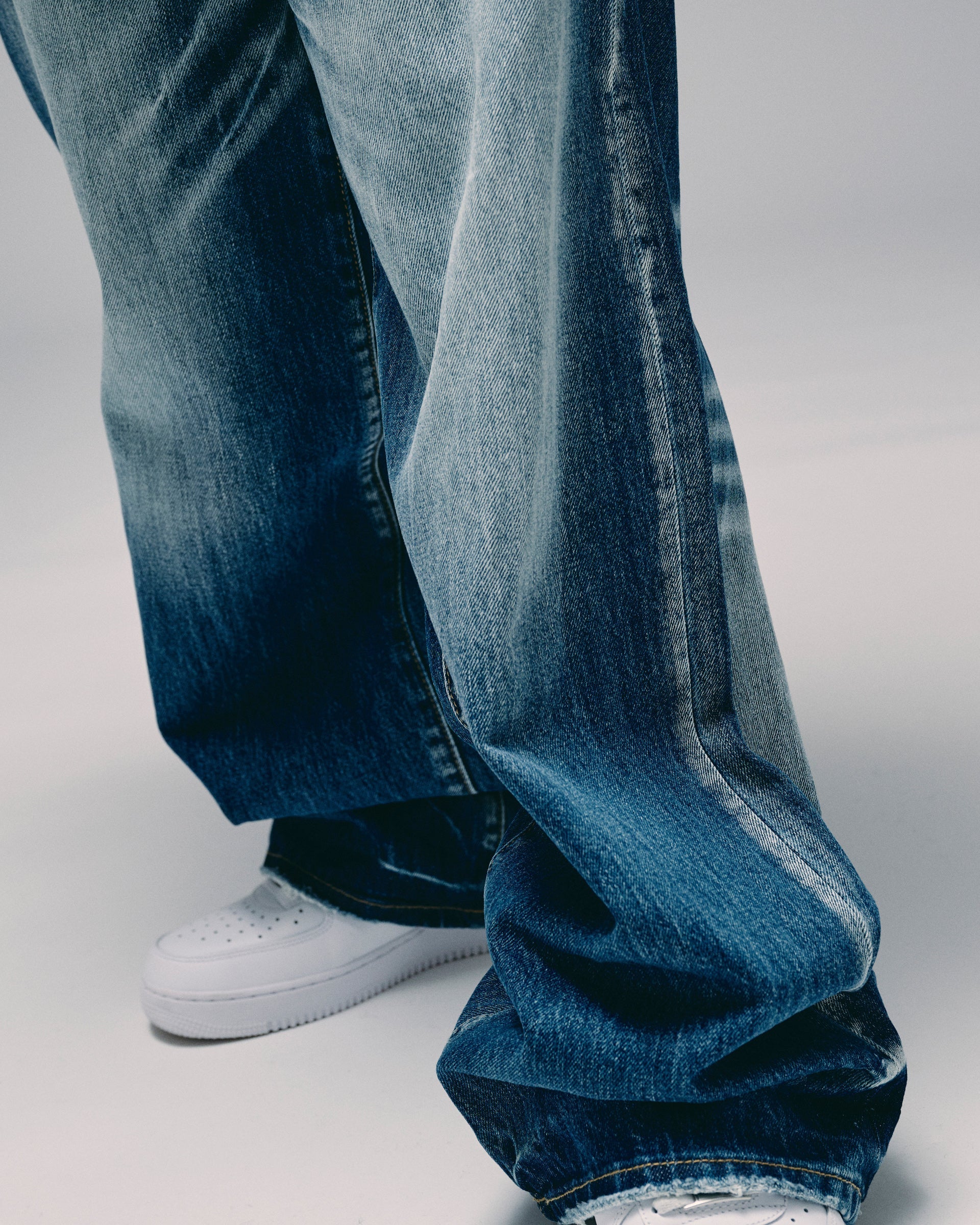 Silnt Chptrs Parachute Vintage Jeans - Baggy Fit Dark Blue Wash